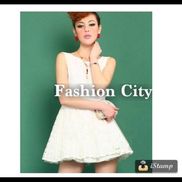 New! White Backless Lace Dress - Picture 2 of 4