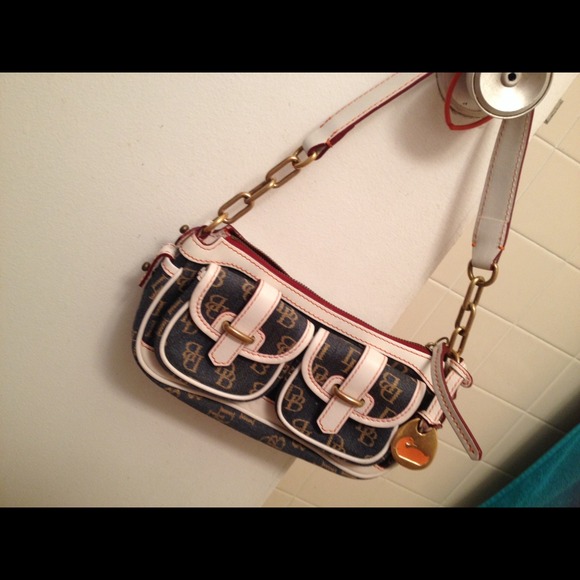 D&b brand new purse. Never used in storage