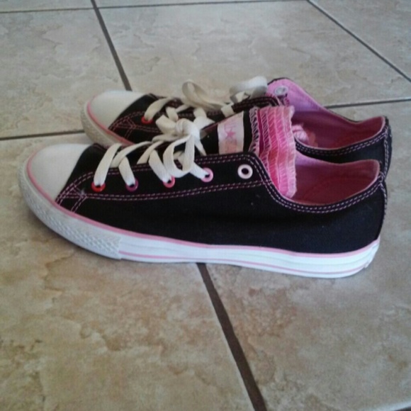 TRADED 🚫🚫 5 tongue Converse 🚫🚫 - Picture 3 of 4