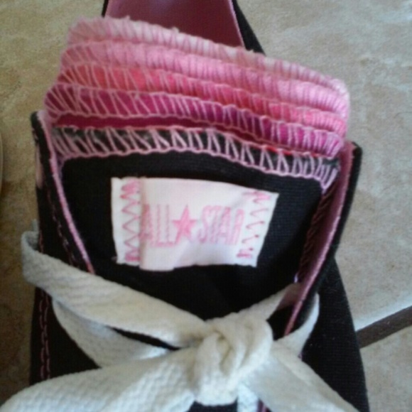 TRADED 🚫🚫 5 tongue Converse 🚫🚫 - Picture 4 of 4