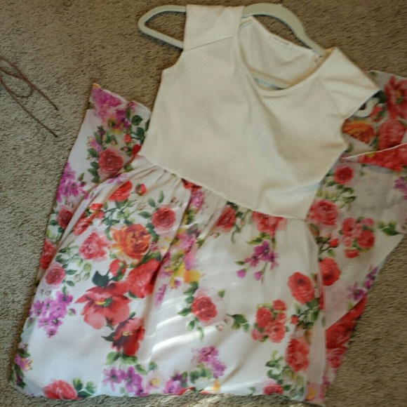 White and floral maxi dress - Picture 3 of 4