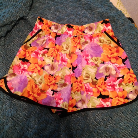 Bar III printed shorts - Picture 1 of 3