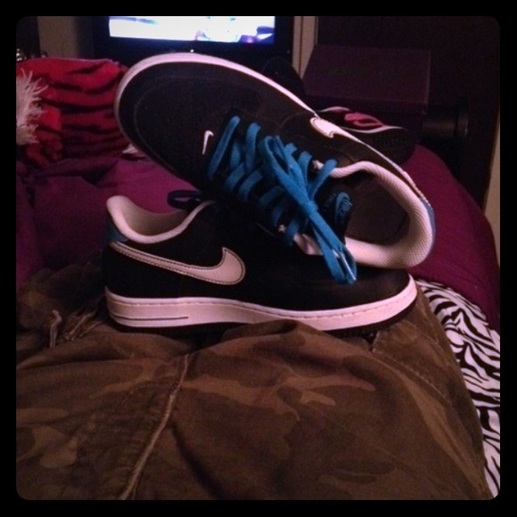 Blue and black nike shoes