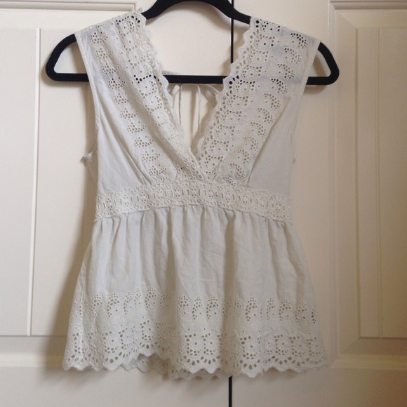 Low v-neck top, cream colored w/lace