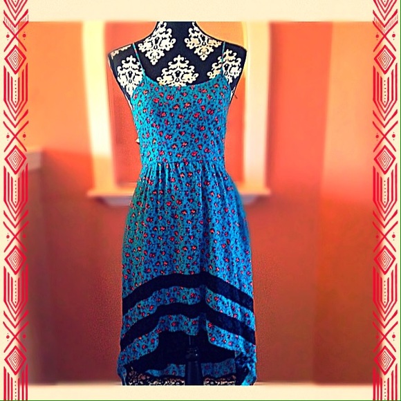 ❤️SOLD❤️Adorable Floral Hi Lo Dress - Picture 4 of 4