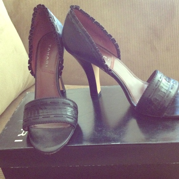 Tahari Peep Toe - Black