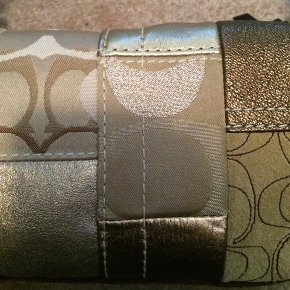 New Coach purse - Picture 3 of 3