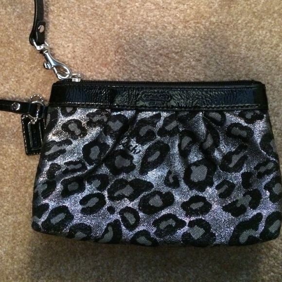 New, never been used Coach wristlet - Picture 1 of 3