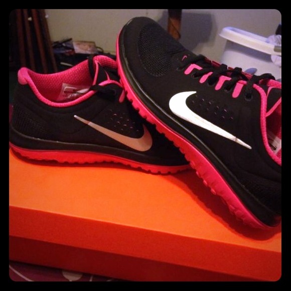 ON HOLD! WMNS Nike FS Lite Run