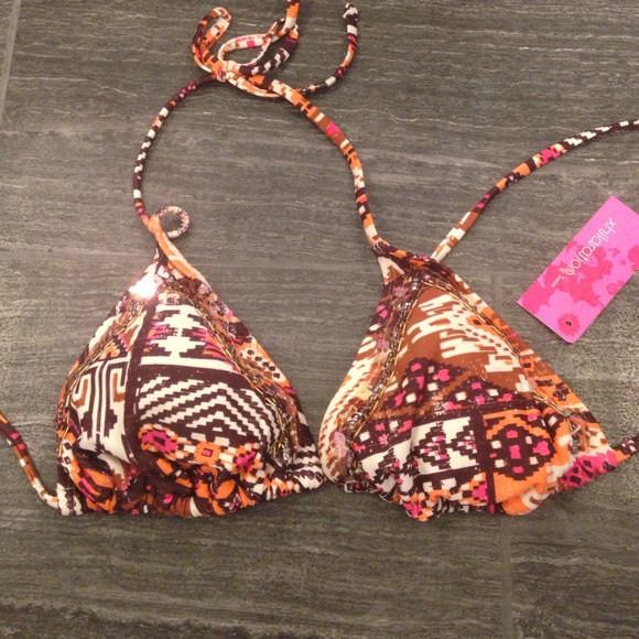 Bikini top by xhilaration size L NWT