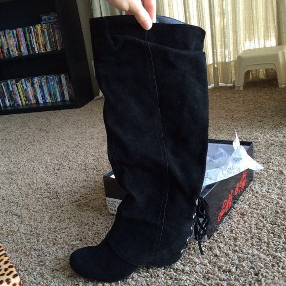*SALE* Black Heeled Boots