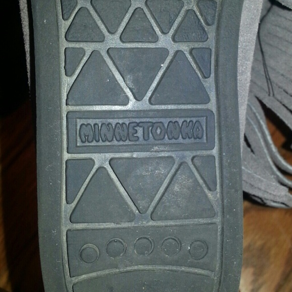 Authentic Minnetonka grey fringe ankle booties - Picture 3 of 3