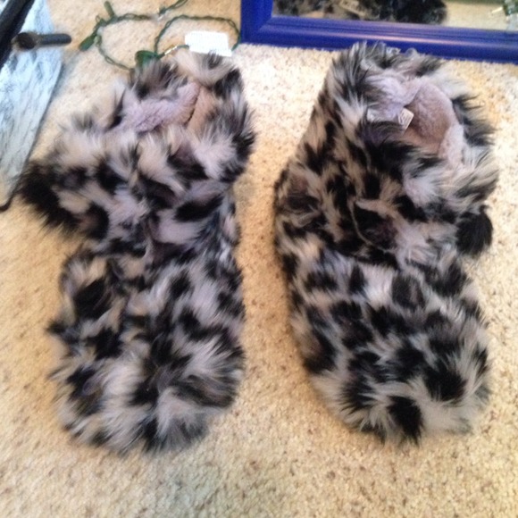 Brand new fuzzy boots/slippers