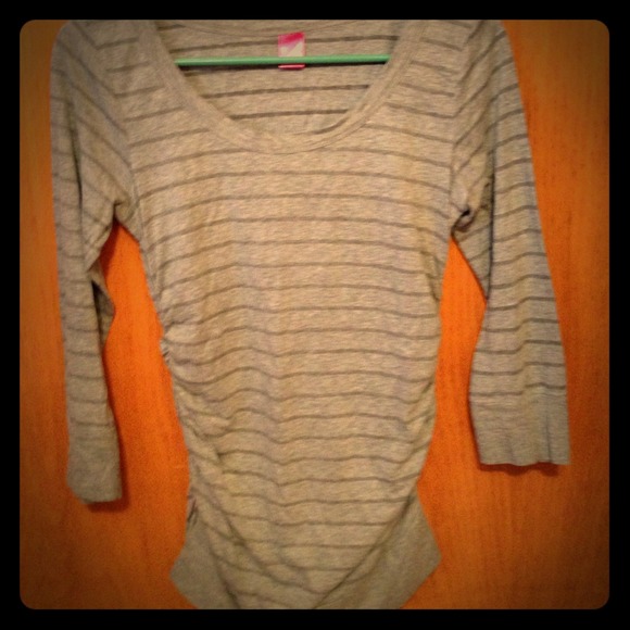 Quarter sleeved grey top - Picture 1 of 3