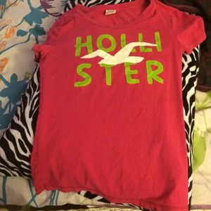 Hollister graphic tee