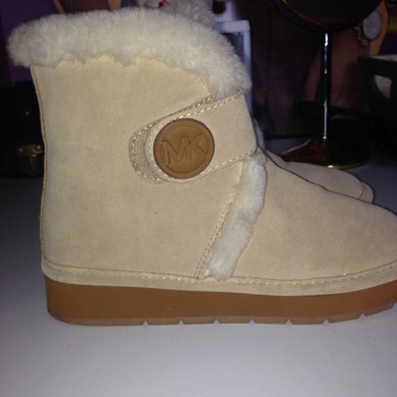 not in stock authentic michael kors boots