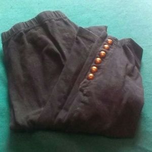 Leggings with buttons on ankles