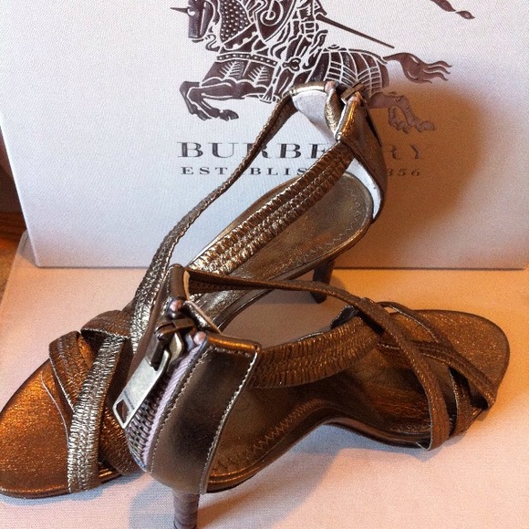 NEW Burberry metallic bronze amber sandal heels! - Picture 2 of 3