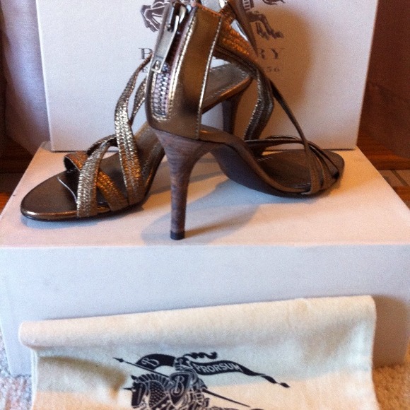 NEW Burberry metallic bronze amber sandal heels! - Picture 3 of 3