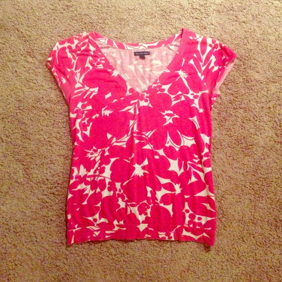 Floral American Eagle v-neck