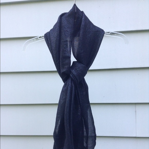 Metallic thread scarf