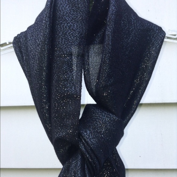 Metallic thread scarf - Picture 2 of 2