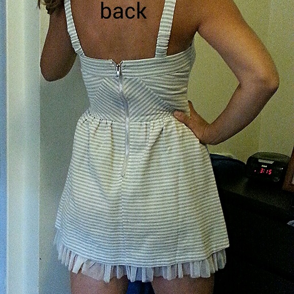 CREME/BEIGE DRESS - Picture 2 of 2