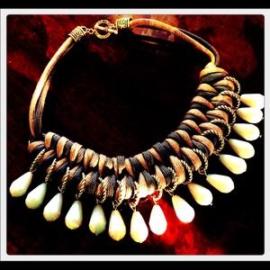 pretty necklace....super fashion...