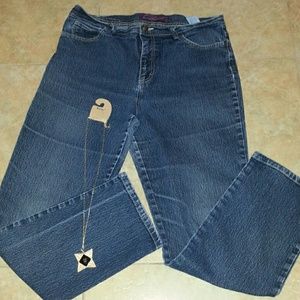 Very nice Gloria Vanderbilt jean size 12