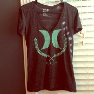 Hurley V-neck tee