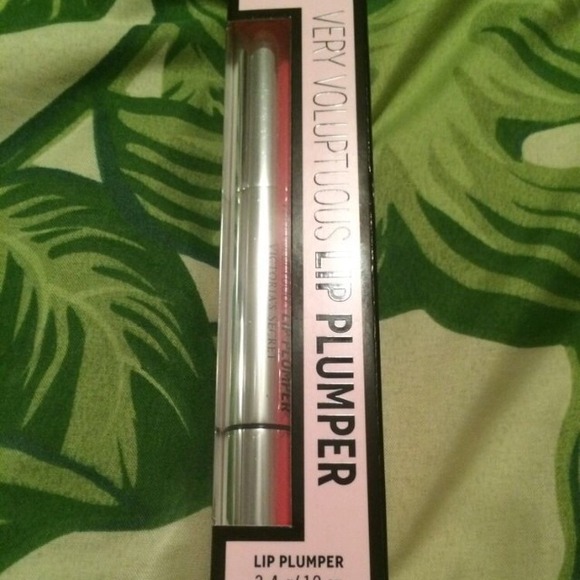 Victoria's Secret Accessories - Victoria's Secret lip plumper NIB
