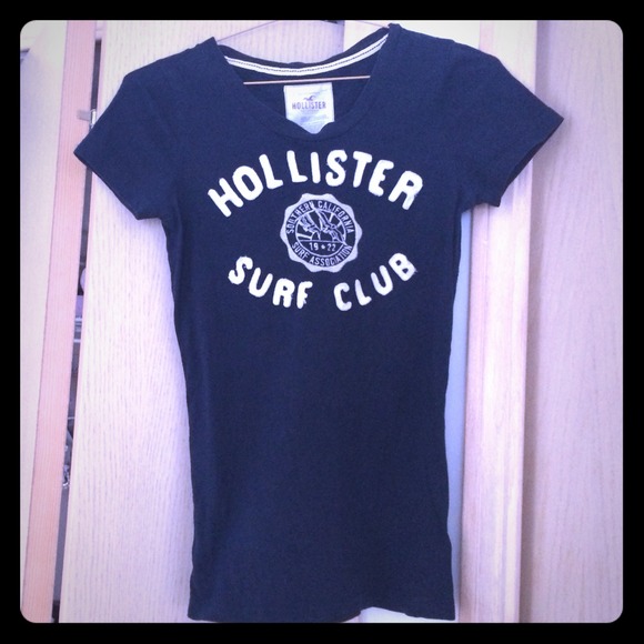 Hollister navy tshirt