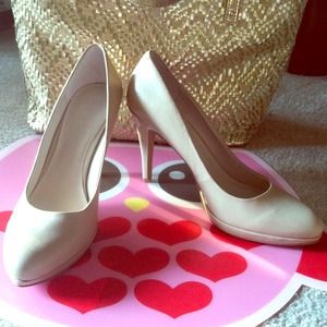 Nine West Nude pumps