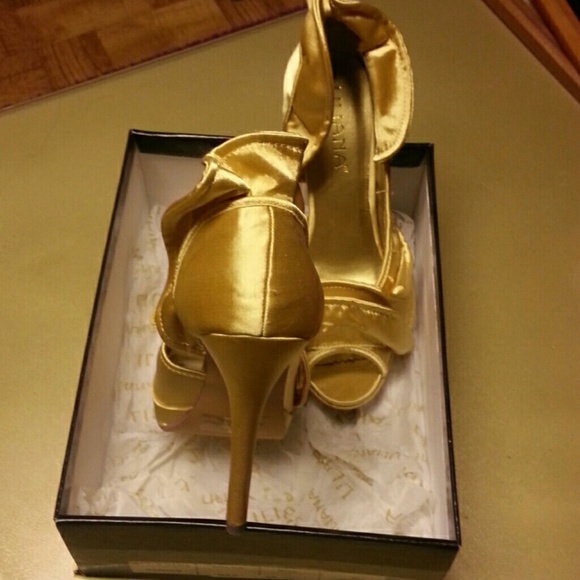 Shoes - Picture 2 of 2