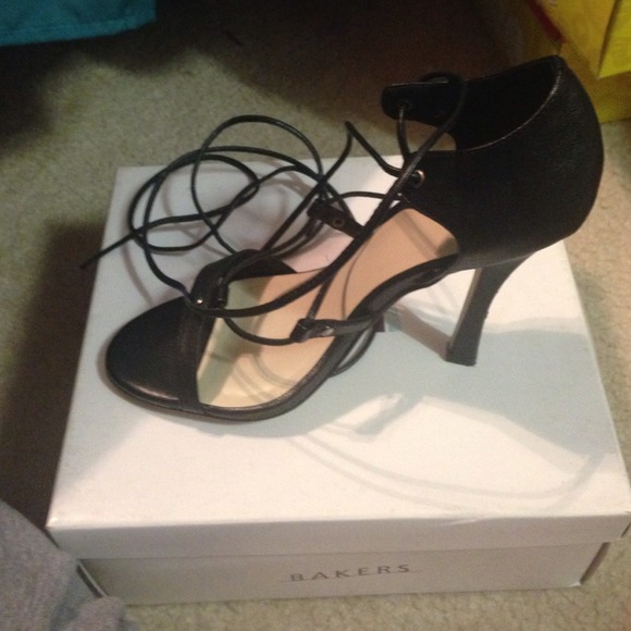 Black lace up leg heels!