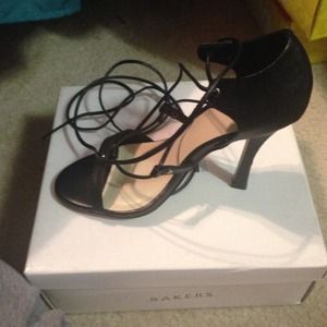 Black lace up leg heels!