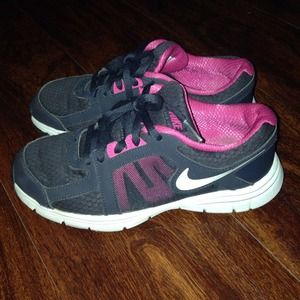 Girls size 3 youth nike shoes