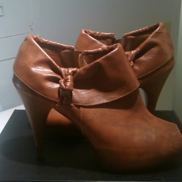 Shoes - Picture 2 of 2