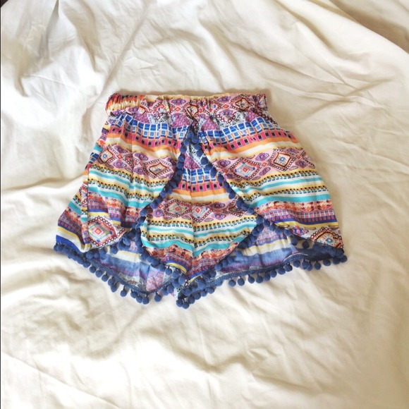 🚫SOLD🚫 LF Tribal PomPom Shorts