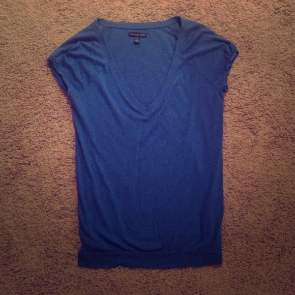 Royal blue v-neck tee