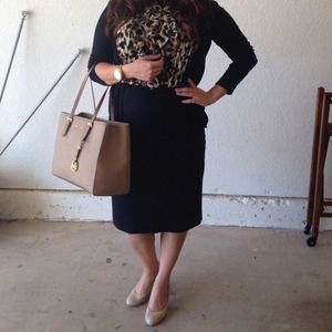 SOLD ON EBAY Ann Taylor black pencil skirt 6