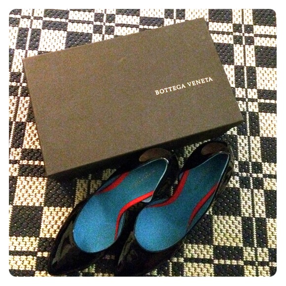 Bottega Veneta patent leather heel. Like new.