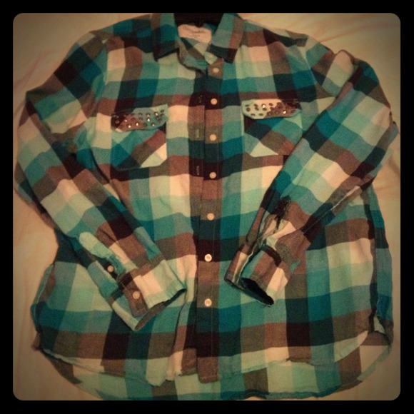 Aeropostale Tops - Aeropostale Studded button up shirt
