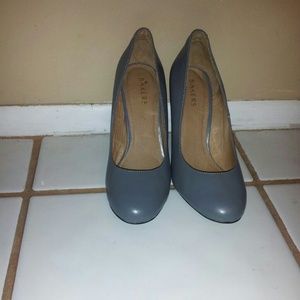 Host Pic Gray Pumps