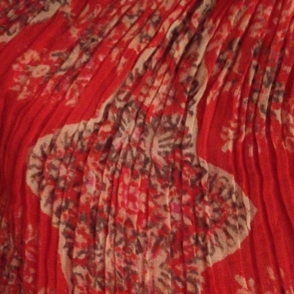 A beautiful red palsy inspired print scarf - Picture 3 of 3