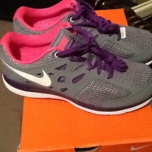 NEW pair of NIKE dual fusion lite shoes **SOLD