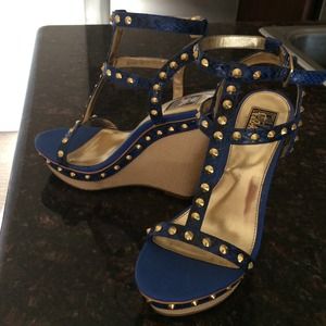 Size 7 studded wedge