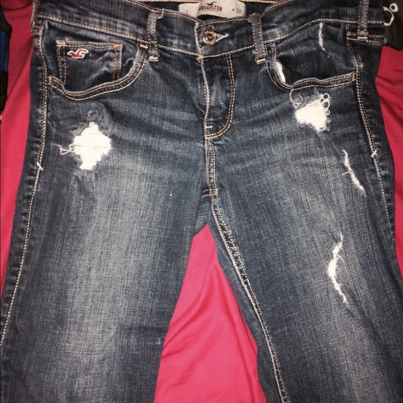 Ripped hollister Capri's - Picture 2 of 5