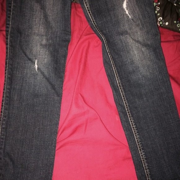 Ripped hollister Capri's - Picture 5 of 5