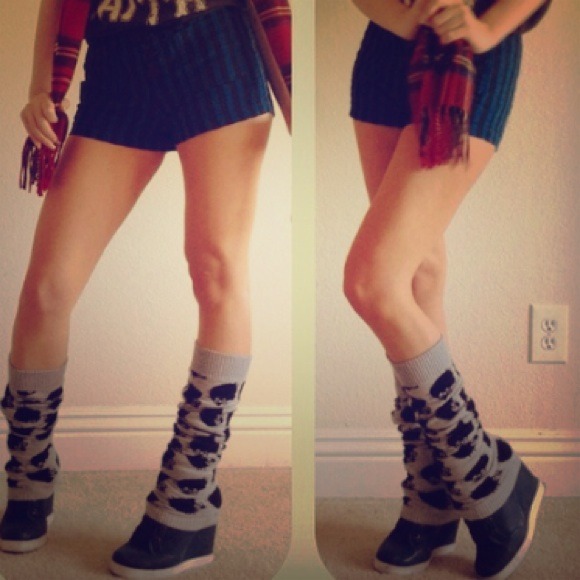 Gray Forever 21 Hello Kitty Leg Warmers😻